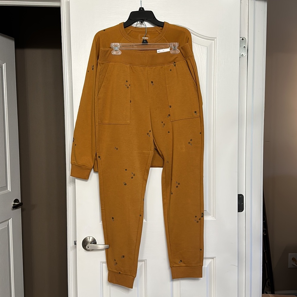 Brand New, WT Misses Sonoma bottom and top. Large